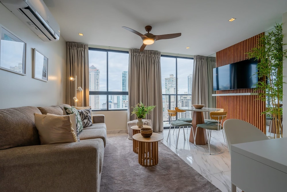 w Majestic 1BR w Beautiful View in Calle 50