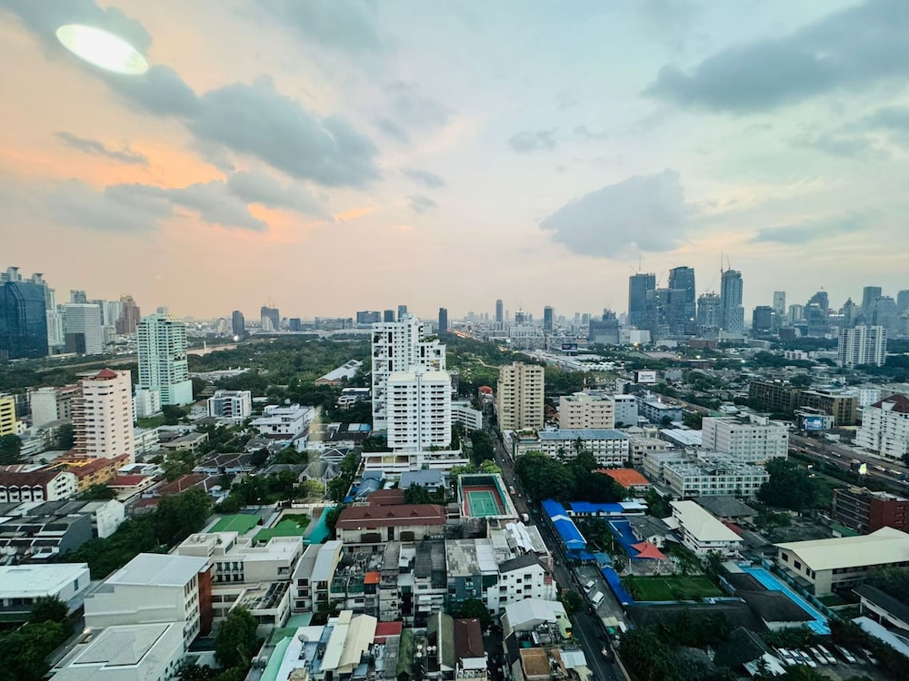 Direct Rooms at Omni Complex Nana