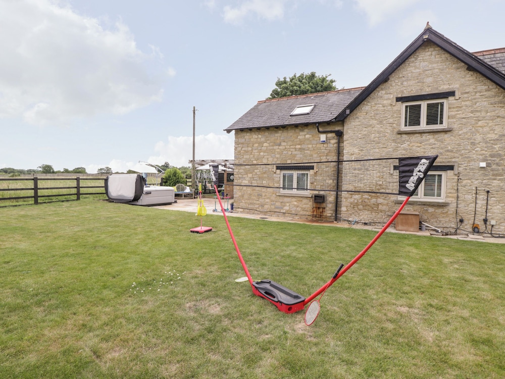 2 Dewars Farm Cottages