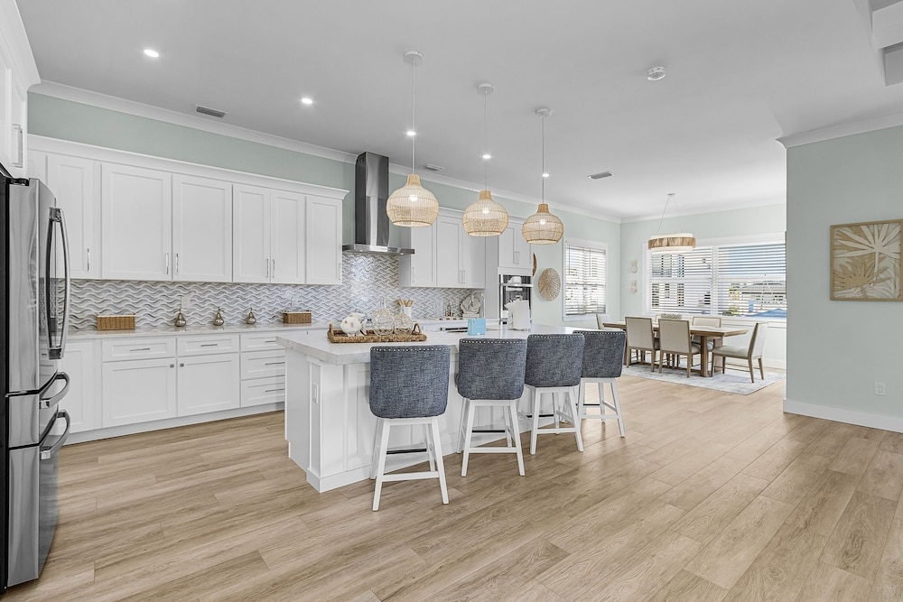 141 Brand New Luxury 6br/6ba Build W/ Heated Pool! 6 Bedroom Home