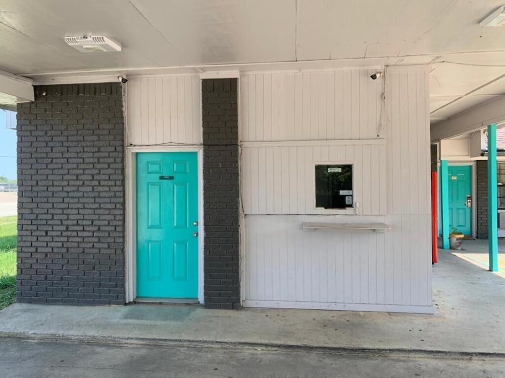 Arlington Vacations - Abrams Inn - Property Image 1