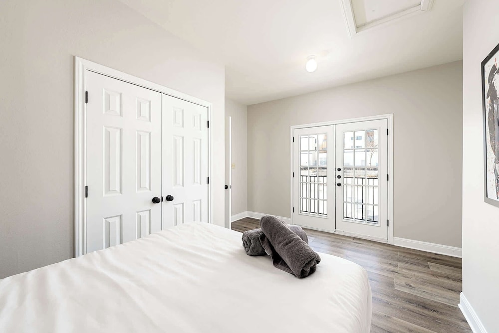 Upstay East Austin Retreat w Yard5min to Downtown