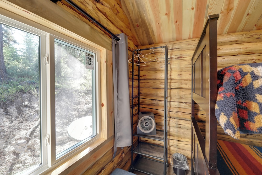 Day Trip to Glacier NP: Nature-packed Cabin!