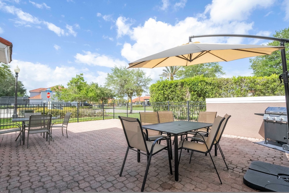 4 Bedrooms Close to Disney view 5