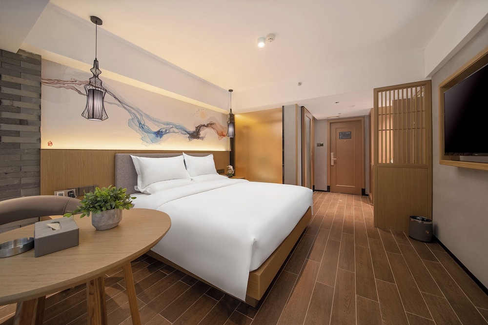 Trendy Romantic Hotel Guangzhou Panyu Qiaonan Aoyuan Plaza Branch - Free Deliver Service to Canton Fair Complex During Canton Fair Period