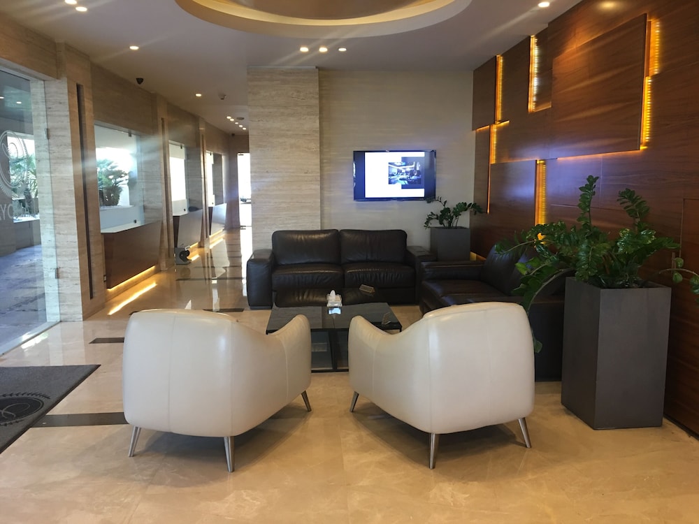 Lahoya Suites