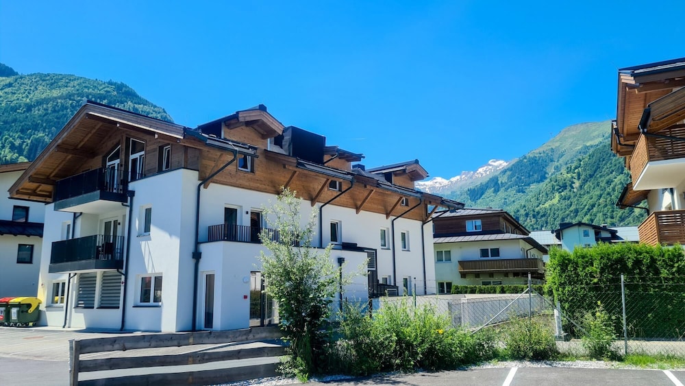 Falken Suites ONE With Garden