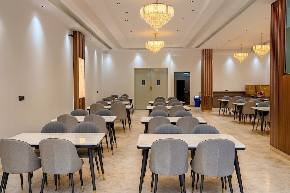 Hotel Grand Shalimar by JMD Group