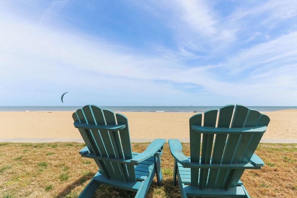 Exclusive Beach Access: VA Beach Studio Condo!