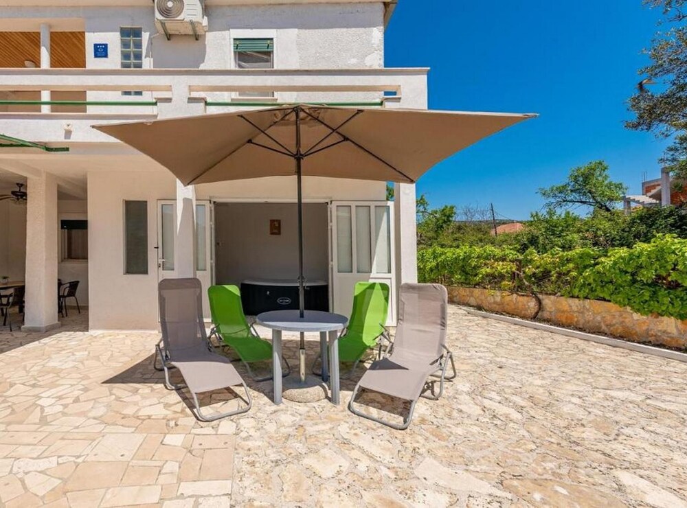 Beachfront Holiday Home With Hot Tub, Terrace, and Sea Views in Vinišće