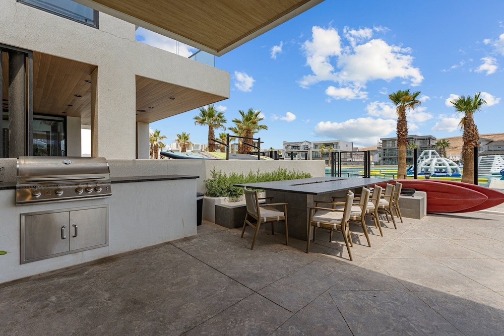 Luxury Beachside 7 Bedroom Home