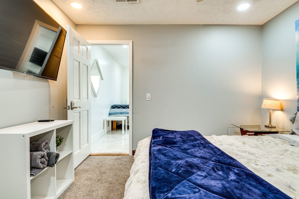 Charming Indianapolis Condo - 6 Mi to Newfields! view 3