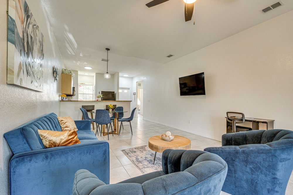 Pool Access: Family-friendly Poinciana Condo!