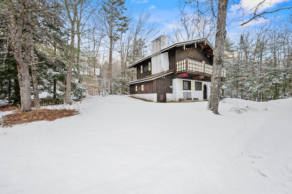 Charming Alpine Retreat Near Attitash Ski Mountain 3 Bedroom Chalet