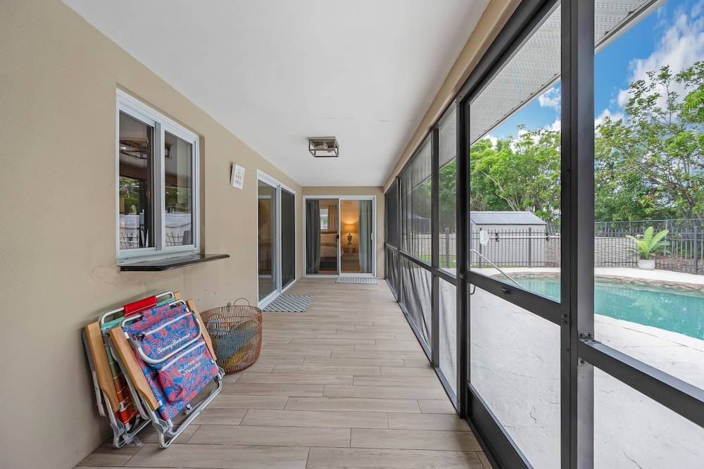 Naples Henrie Hideaway - Private Pool, Pet Friendly 12 Mins From Beach & Downtown 3 Bedroom Home