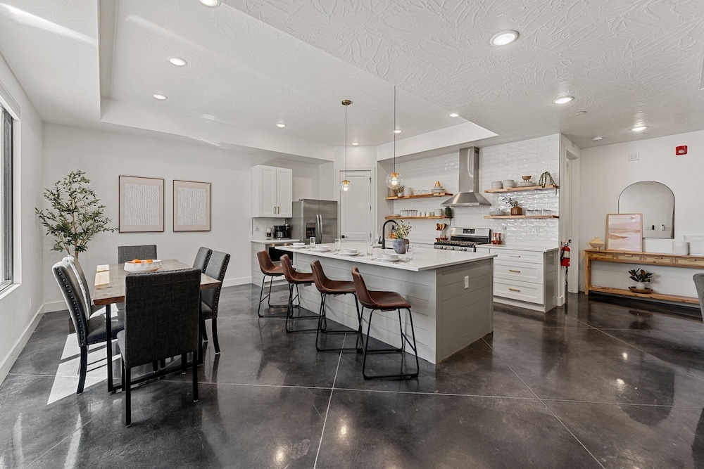 Desert Jewel With Private Gym And Pool 4 Bedroom Townhouse
