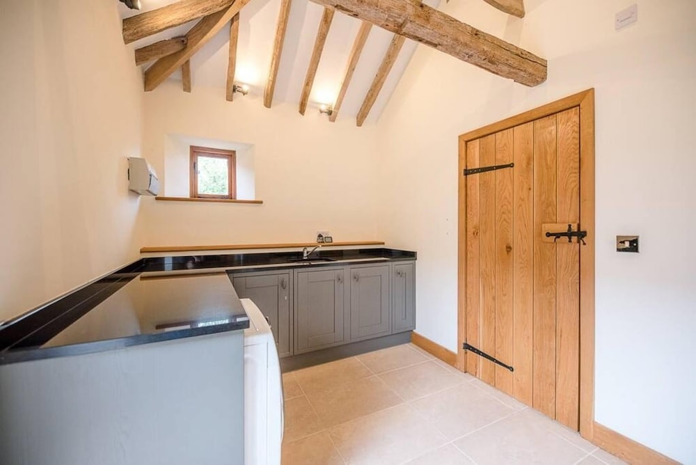 Granary Barn in Base Green