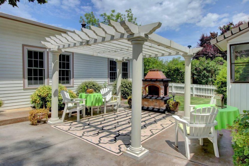 Bybee's Historic Inn