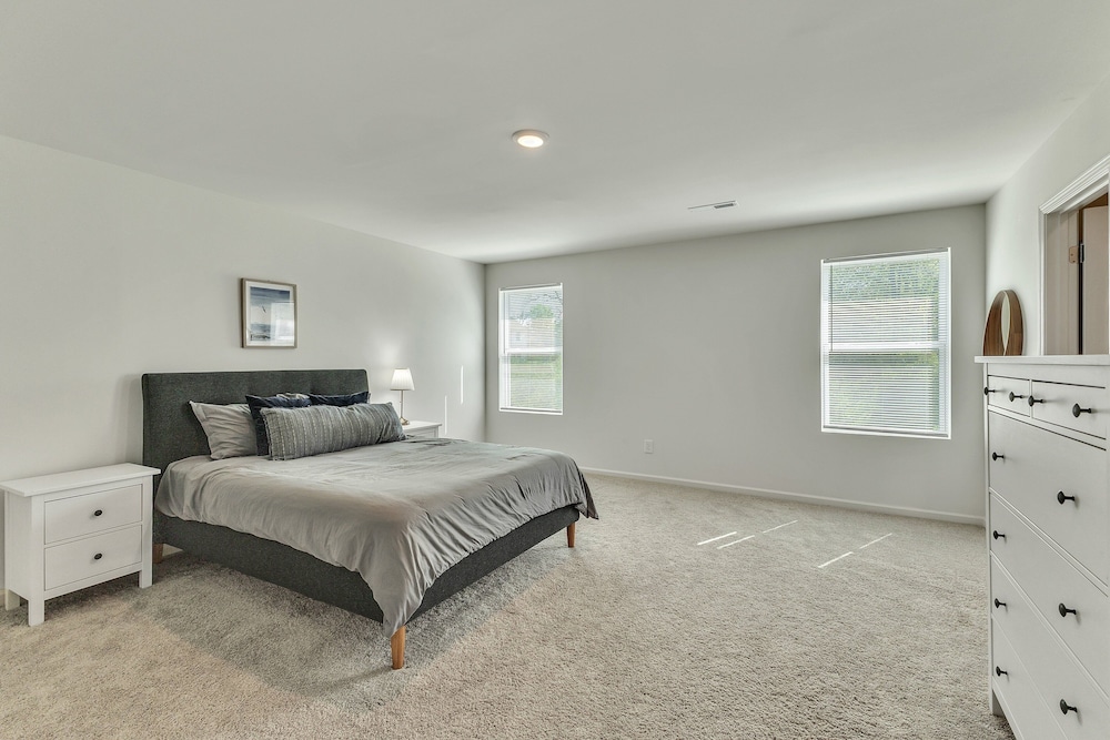 5br Pet Friendly Retreat With Garage Parking 5 Bedroom Home