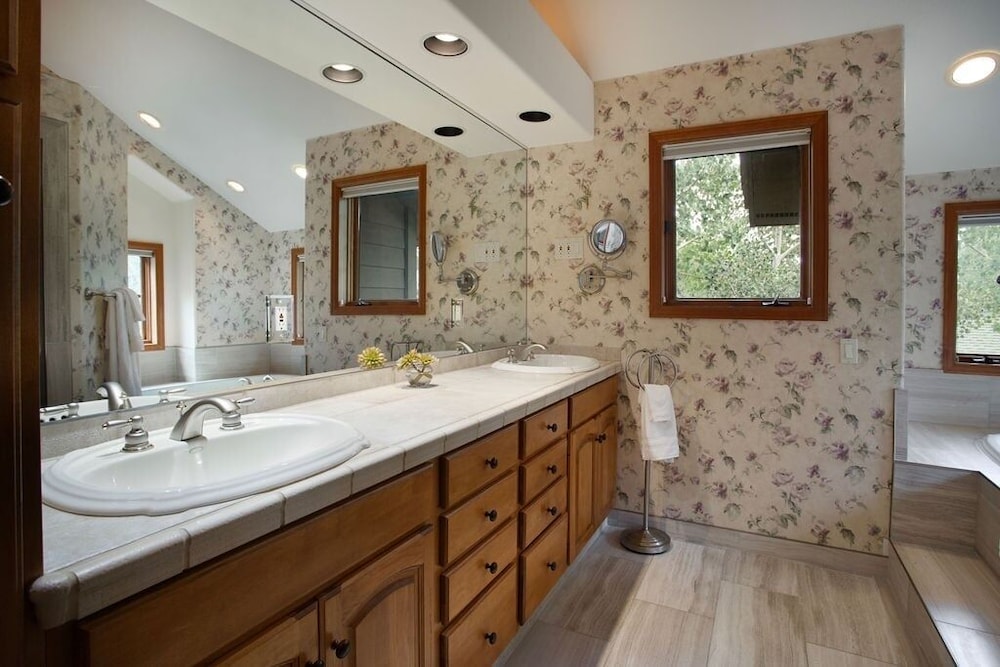 Streamside Lane 4 Bedroom Home