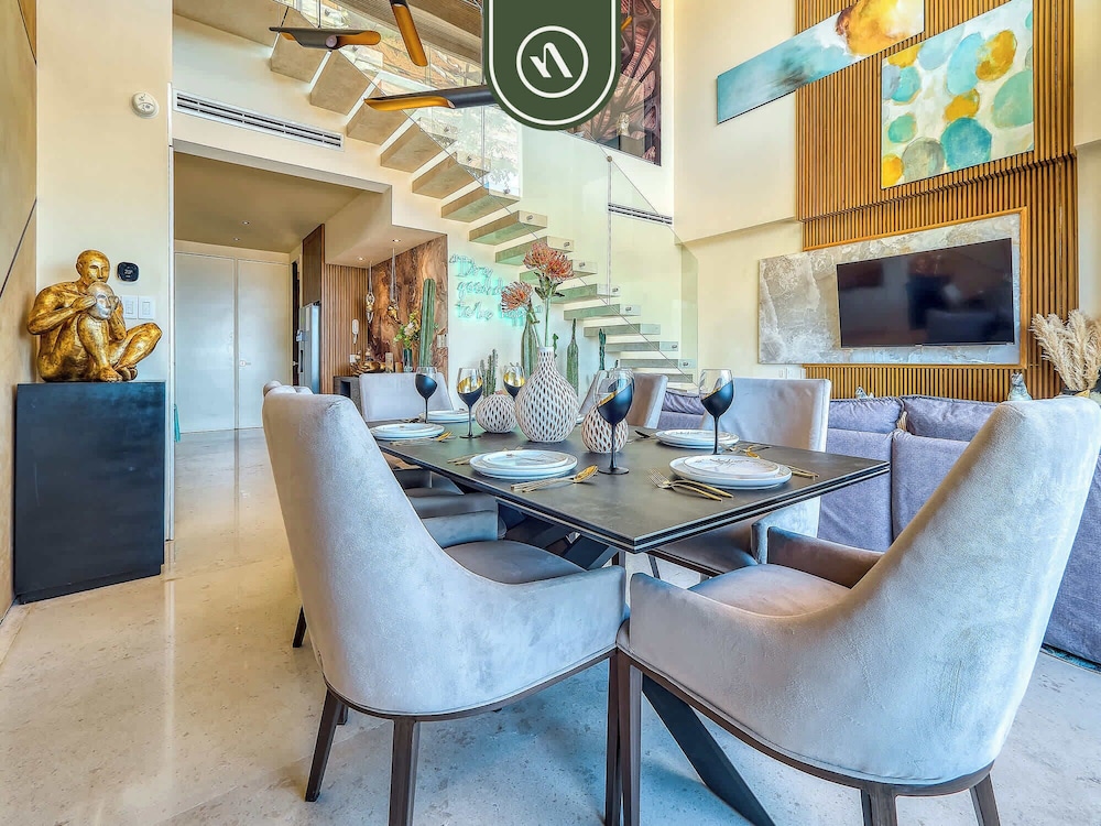 Two Story 2 BR Penthouse - Pool - Ocean View