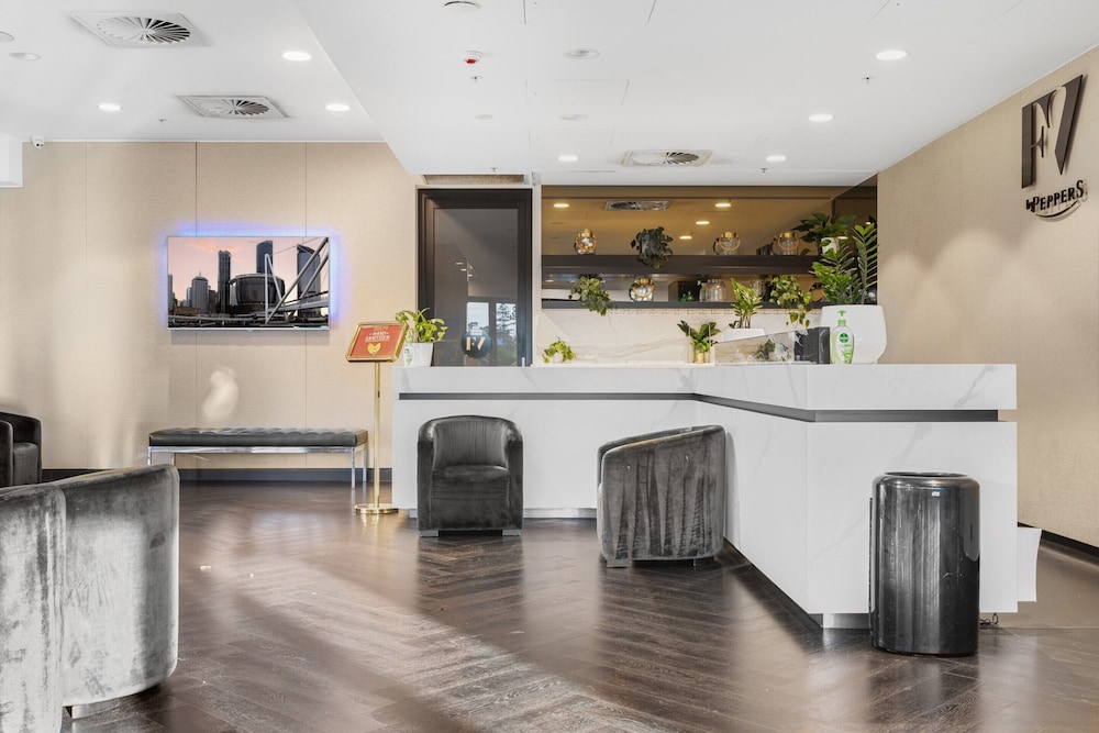 City Escape With Balcony & Resort-style Amenities