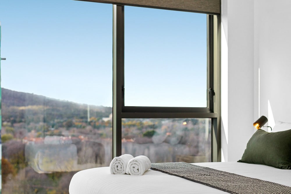 Central 2-bed With Gym, BBQ & Stunning Views
