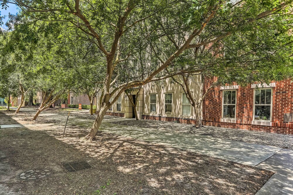 Dwtn Condo 4 Blocks to The Wilmington Riverwalk!