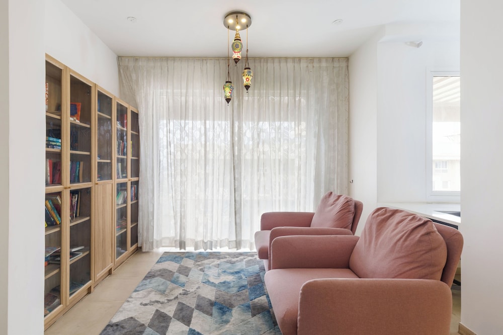 Skyline Haven by Red Olive4bhk30mins Airport