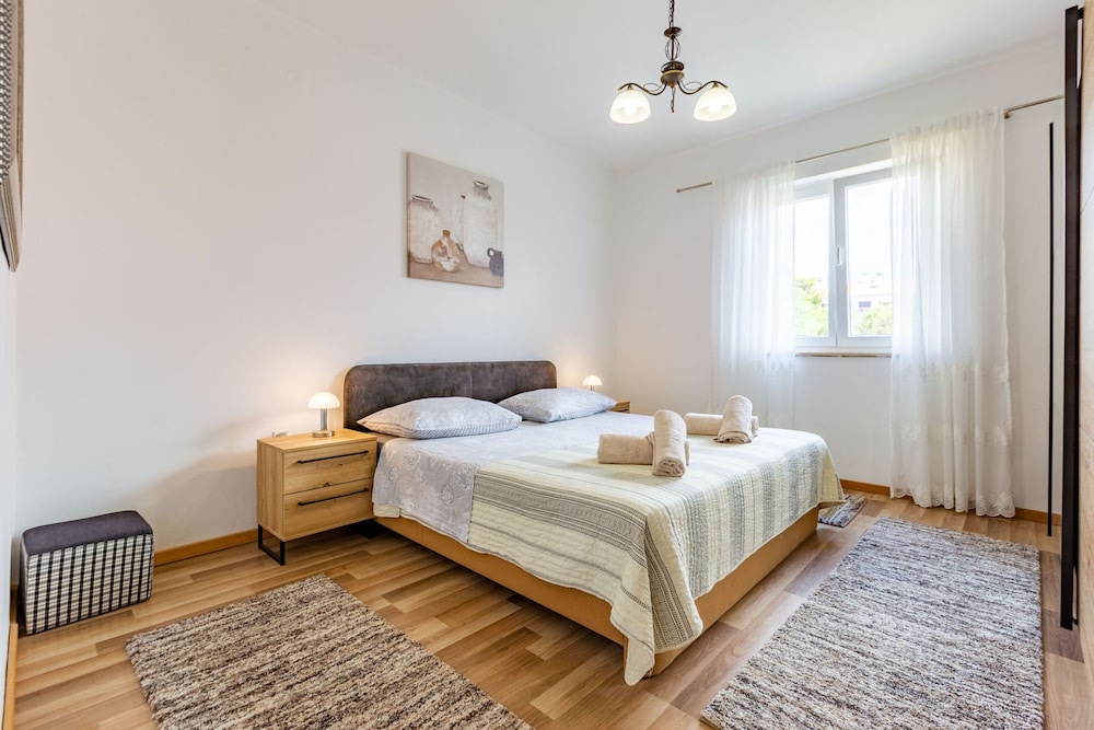 Lovely Leisure Apartments With Pool