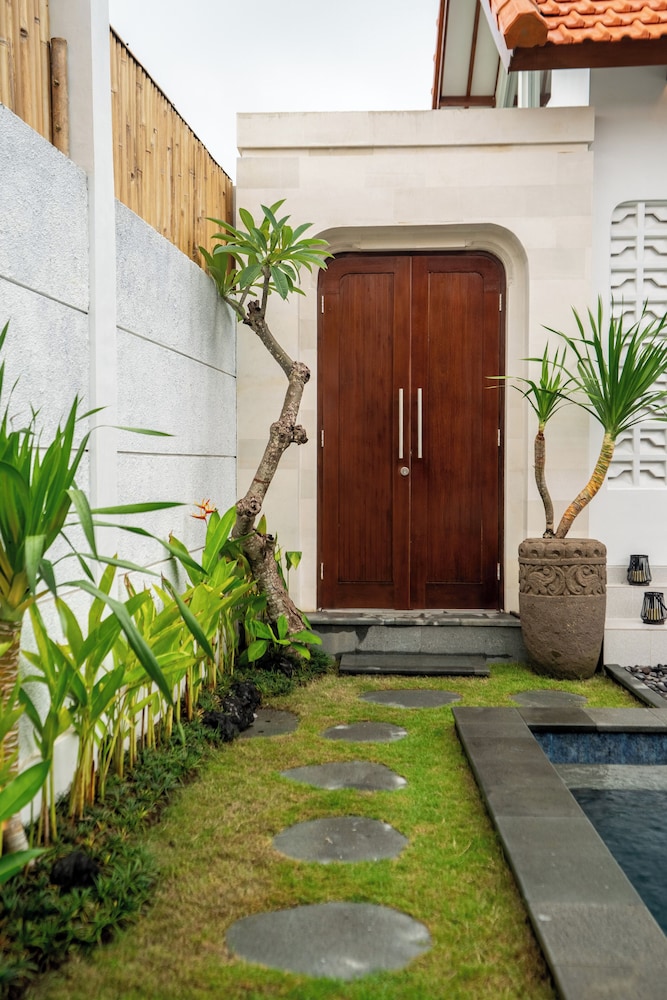 Casa Lova - Luxury 2 BR Villa with Pool