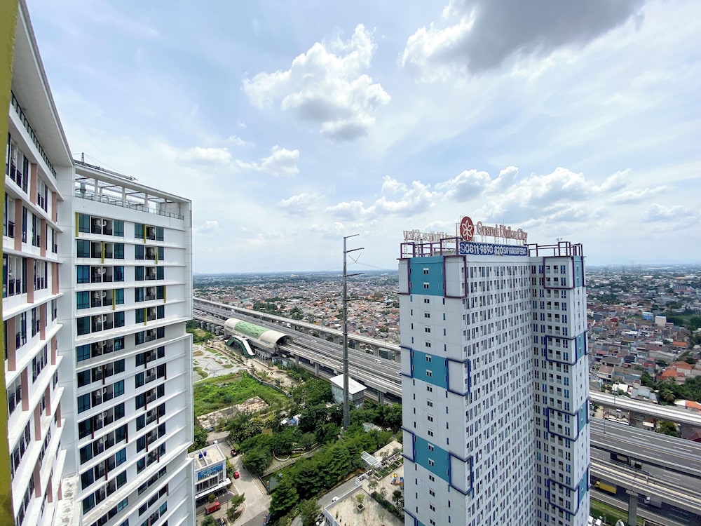 White Toned Style Studio At Lrt City Bekasi Apartment