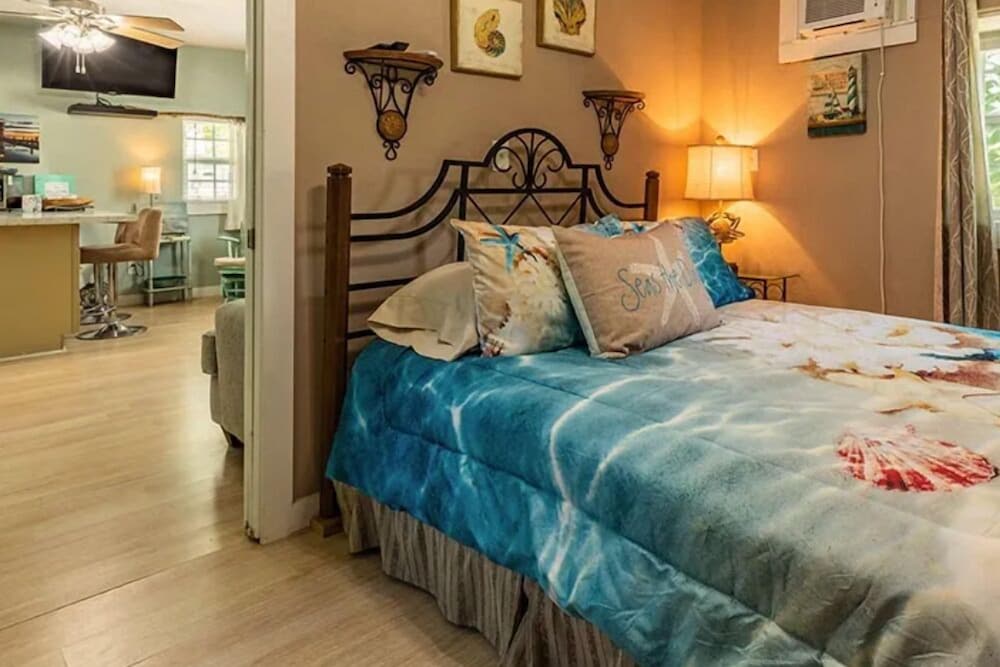 Come Friday Cottages on the Bay