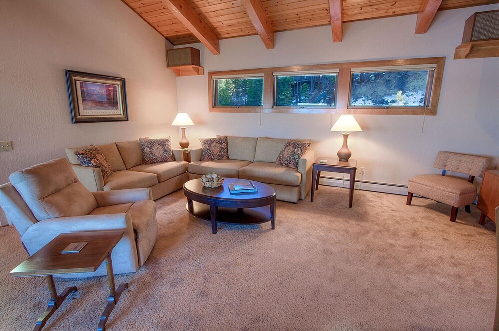 Lake View Glen 4 Bedroom Home by RedAwning - Property Image 27