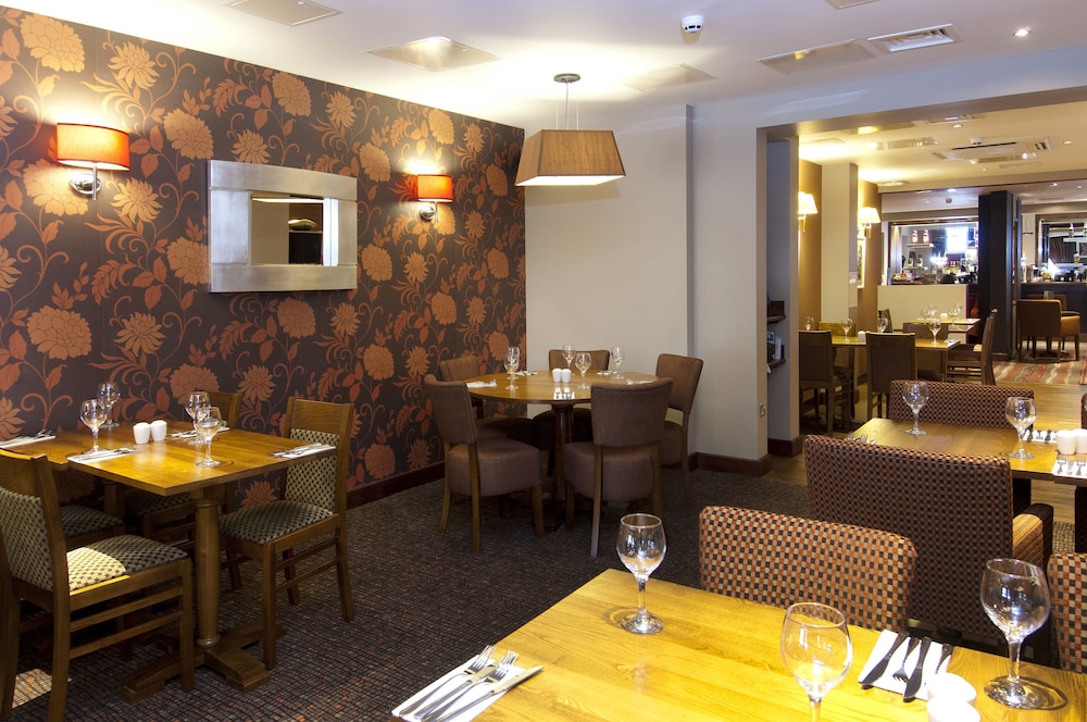 Premier Inn London Ealing 22