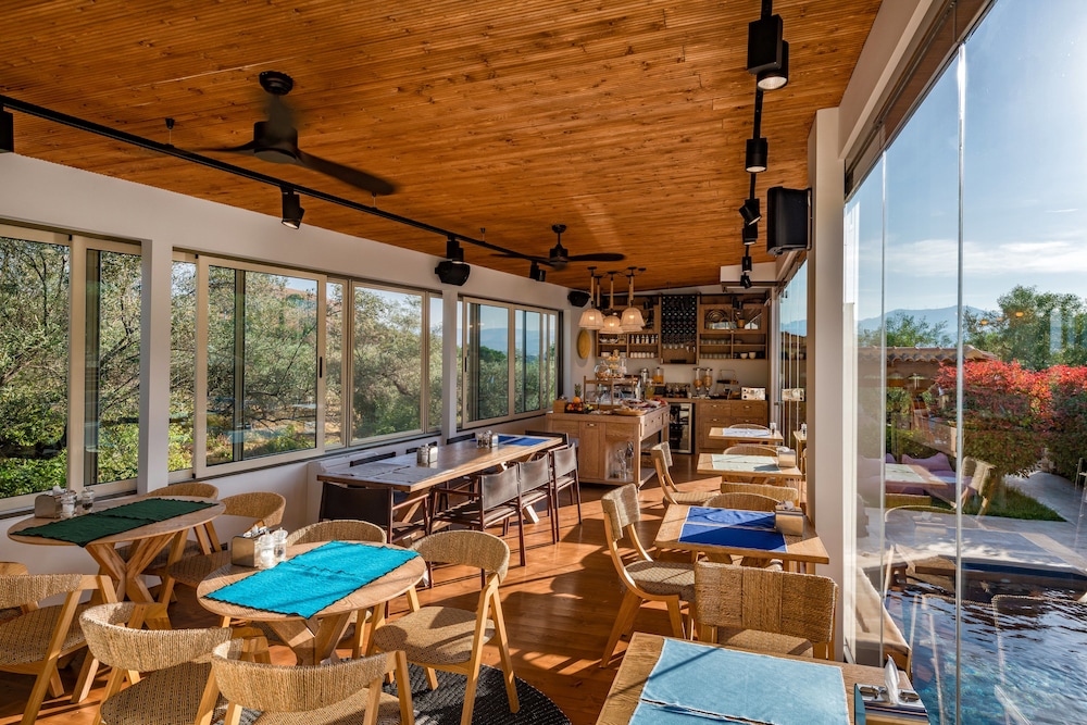 Anthemion Suites & Villas
