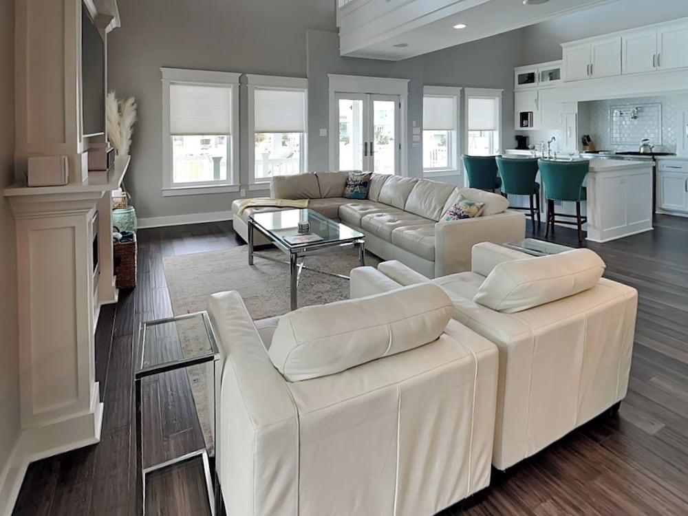 Rosé By The Bay by Ryson Vacation Rentals
