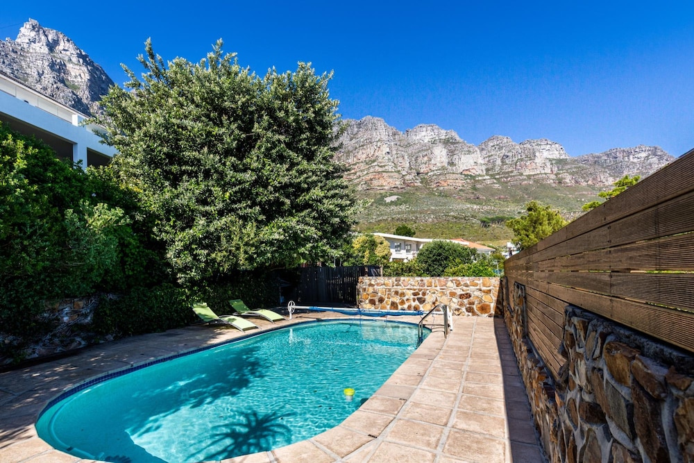 Camps Bay 4bed Home w Pool and Views Alma Marina