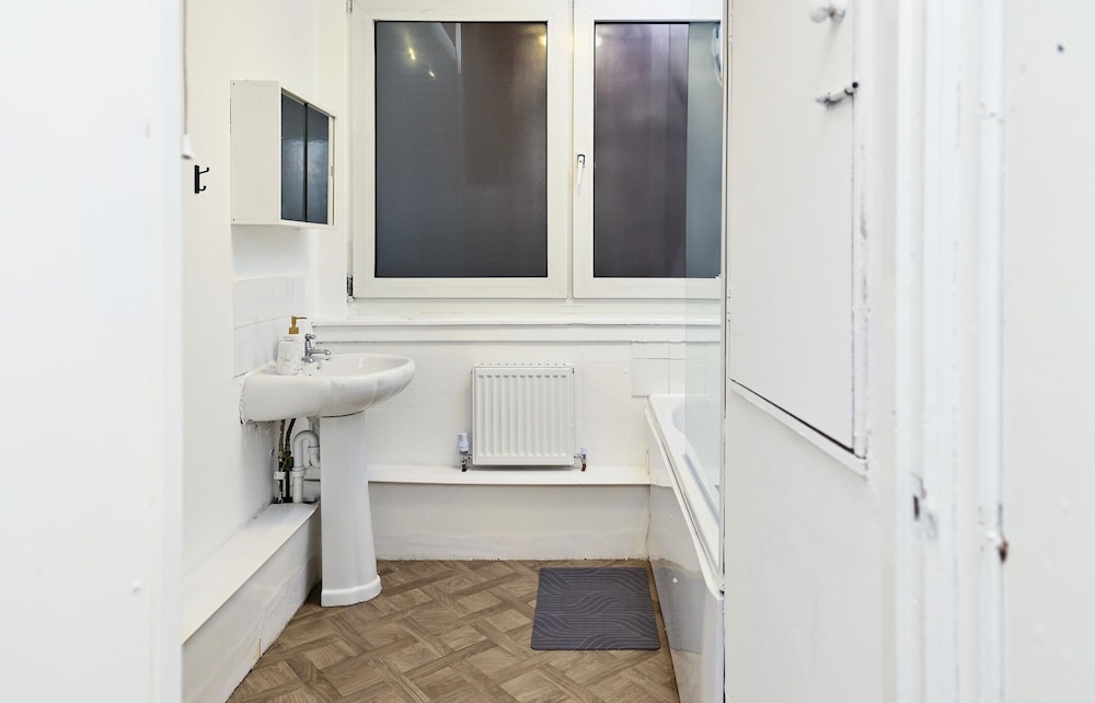 Kingston Duplex Apt Balcony, Parking & Wi-fi