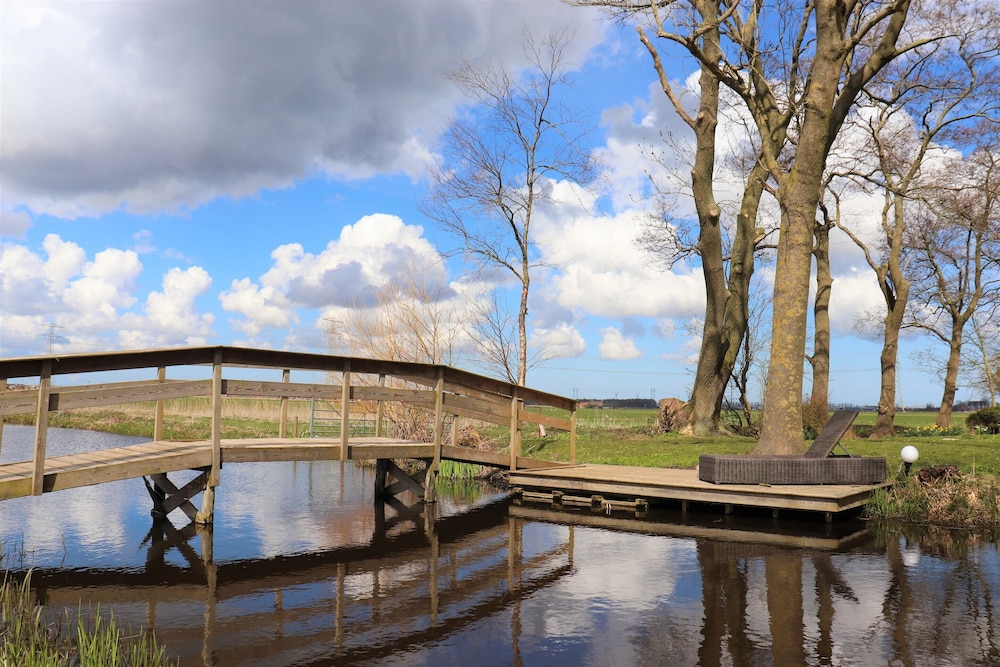 B&B Farm Grutsk in Suwald With its Harbor
