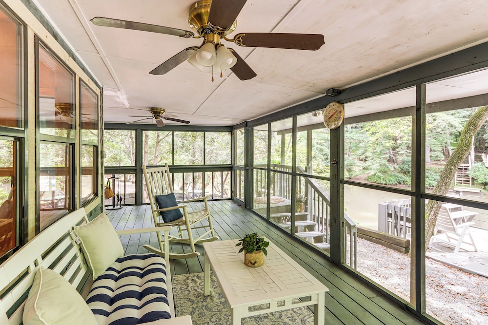 Cartecay River Retreat w/ Yard & Screened Porch!