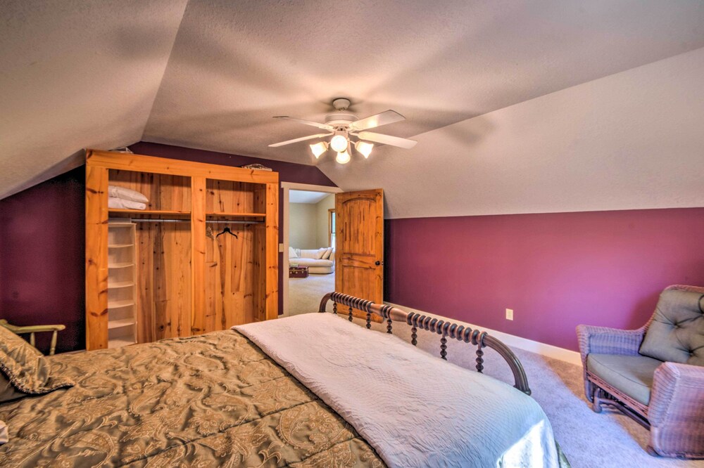 Tryon House w/ Hot Tub - Near Equestrian Centers! view 5