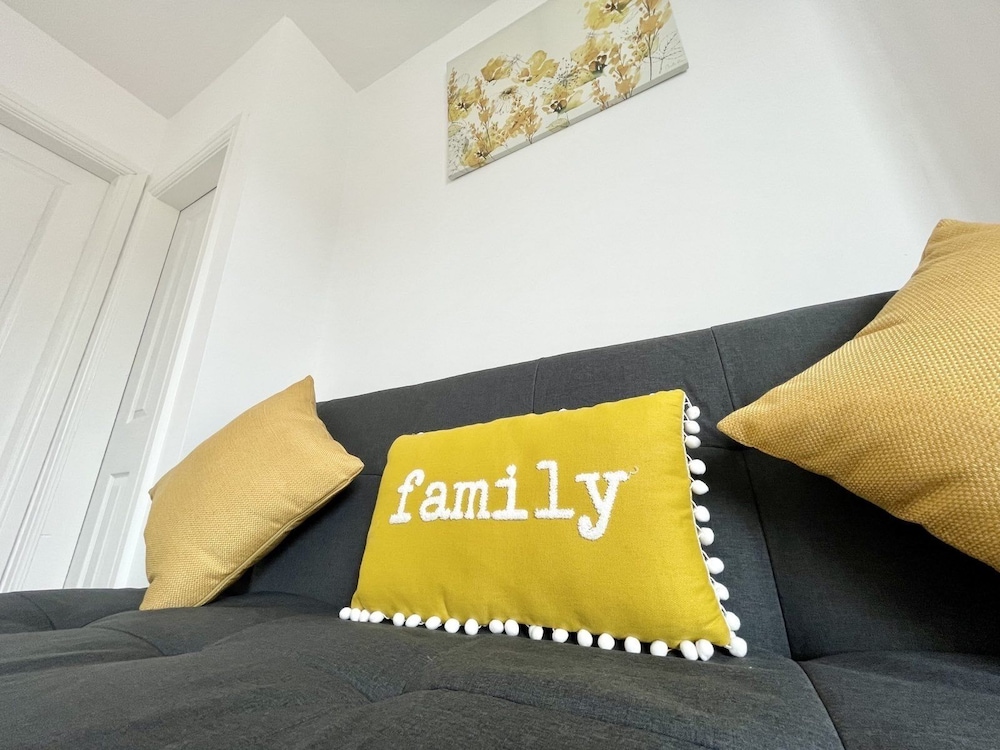 Worksop Newly Refurbished 3-bedroom House view 5