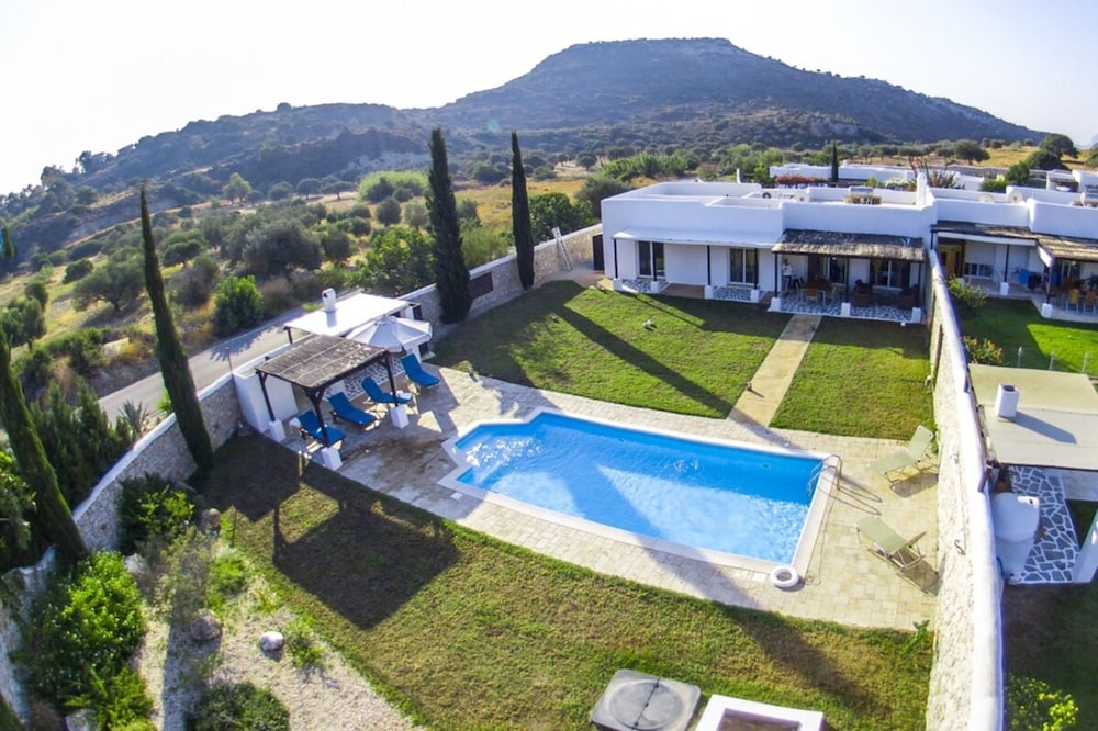 Villa Olympos Close to Anthony Quinn Bay