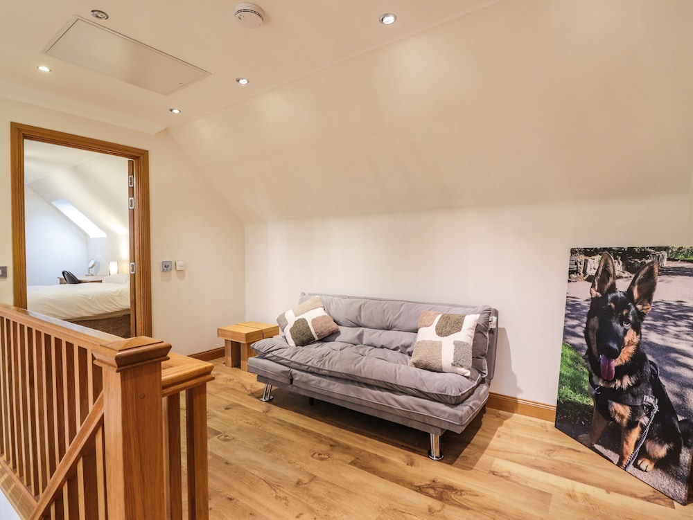 1 The Coach House