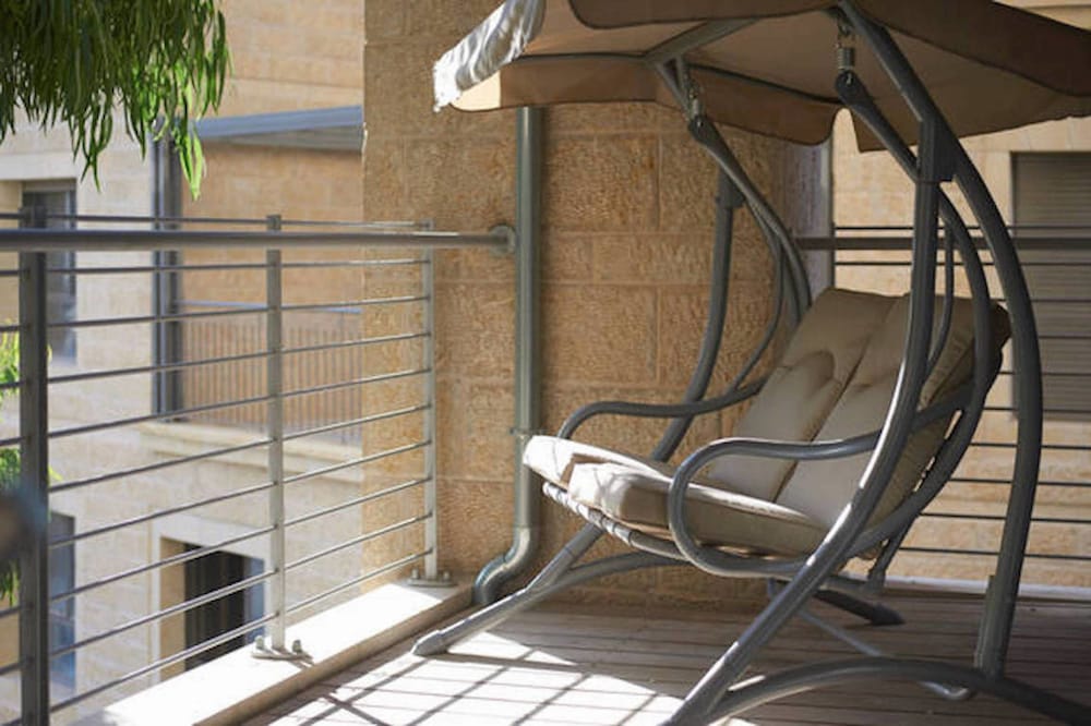 Quiet with Terrasse in City Center by FeelHome
