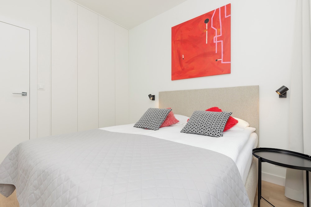 3-bedroom Apartment in Warsaw by Renters