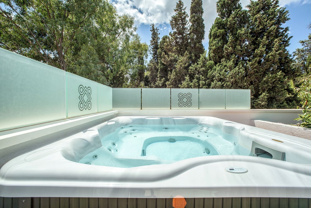 NoHa Lifestyle Hotel