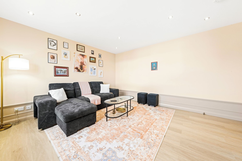 Modern 3Bed Home Next To Glasgow Airport