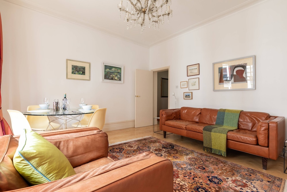 Bury Place by Onefinestay